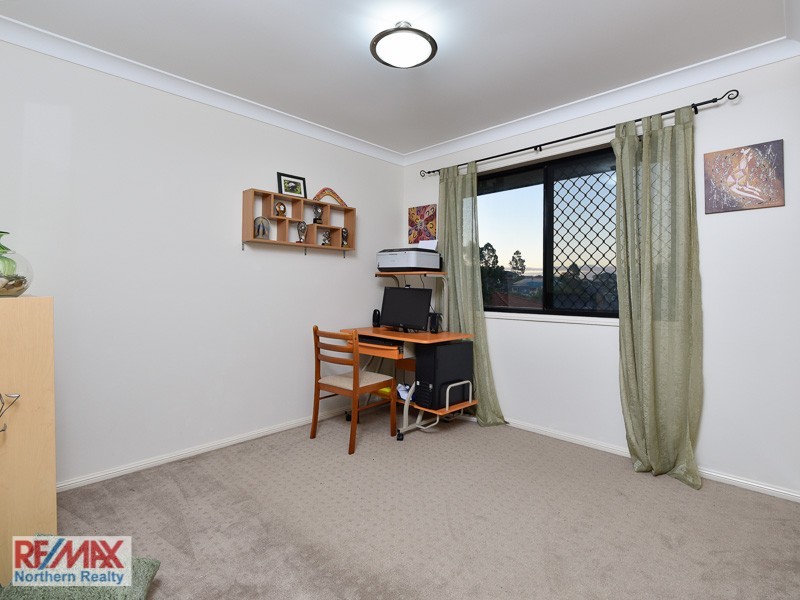 4 Curlew Court, Warner QLD 4500