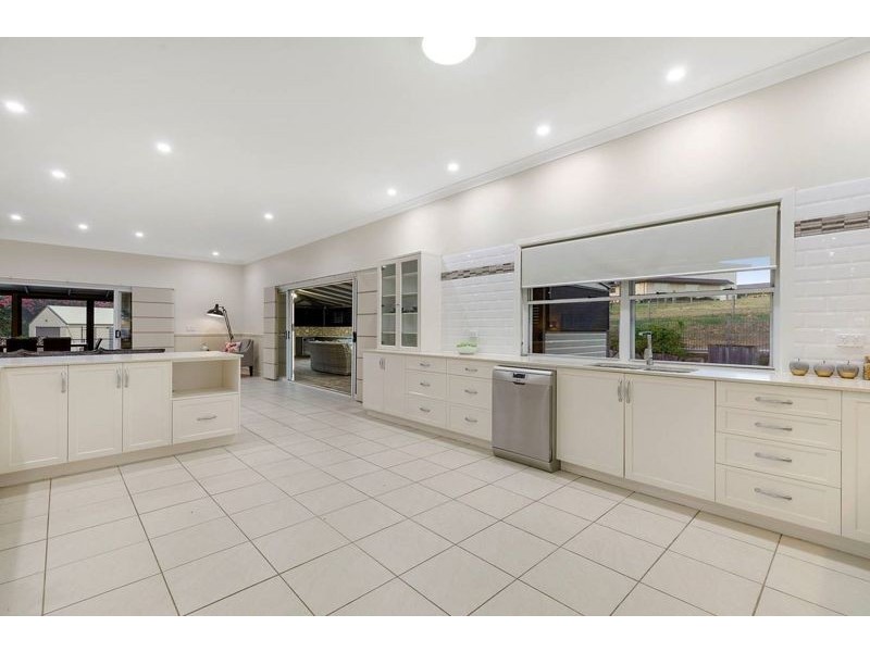 5 Burton Lane, Samford Valley QLD 4520