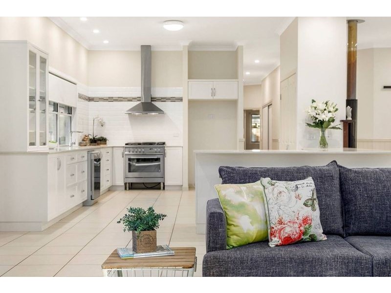 5 Burton Lane, Samford Valley QLD 4520