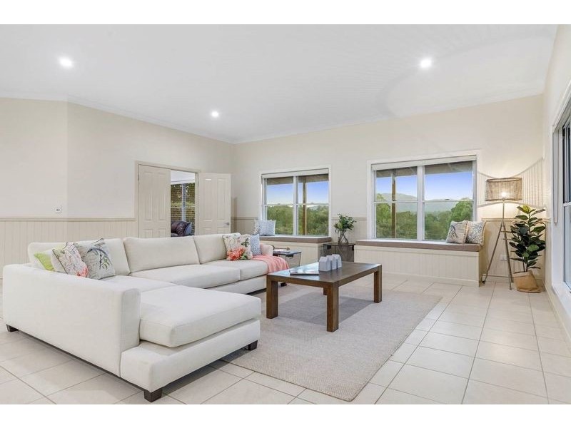 5 Burton Lane, Samford Valley QLD 4520