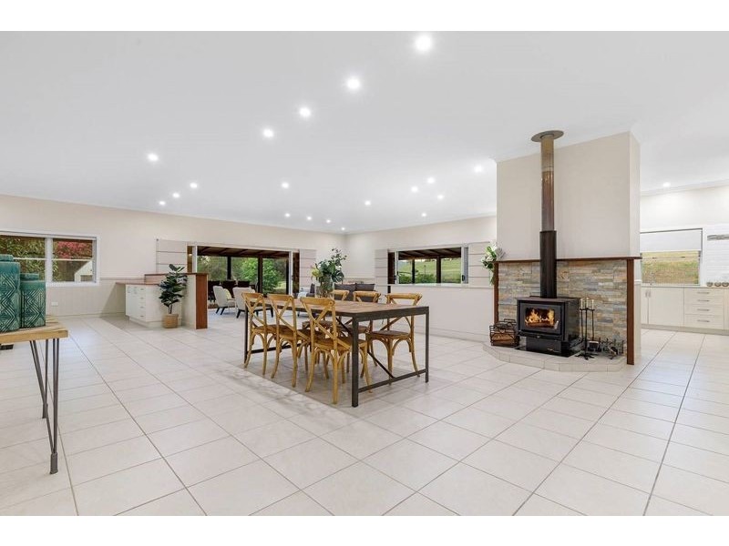 5 Burton Lane, Samford Valley QLD 4520