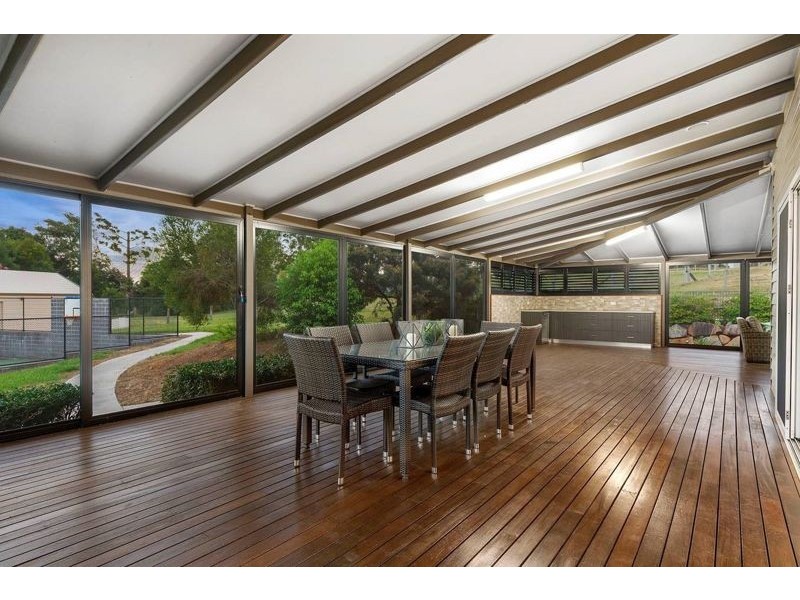 5 Burton Lane, Samford Valley QLD 4520