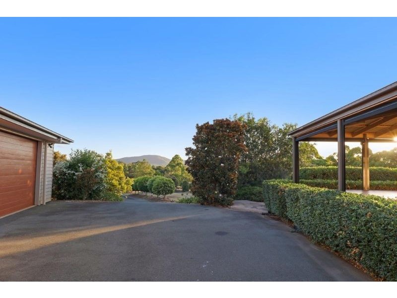 5 Burton Lane, Samford Valley QLD 4520