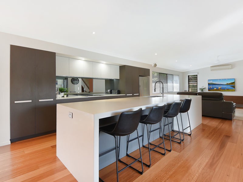 7 Diorama Court, Eatons Hill QLD 4037