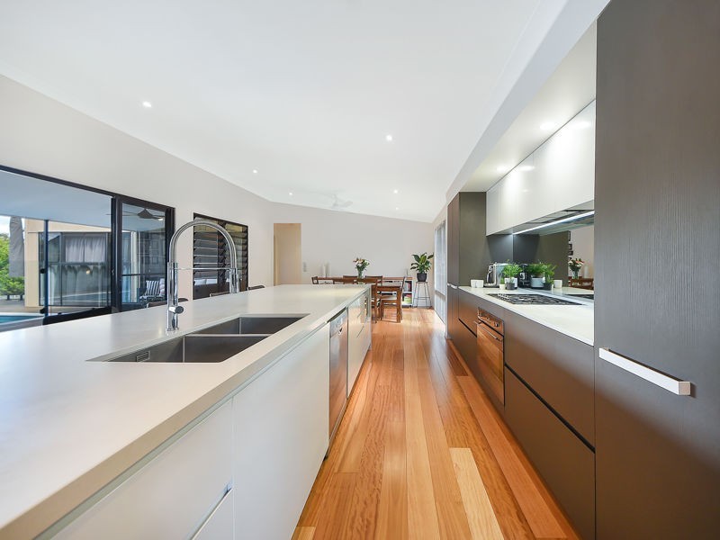 7 Diorama Court, Eatons Hill QLD 4037