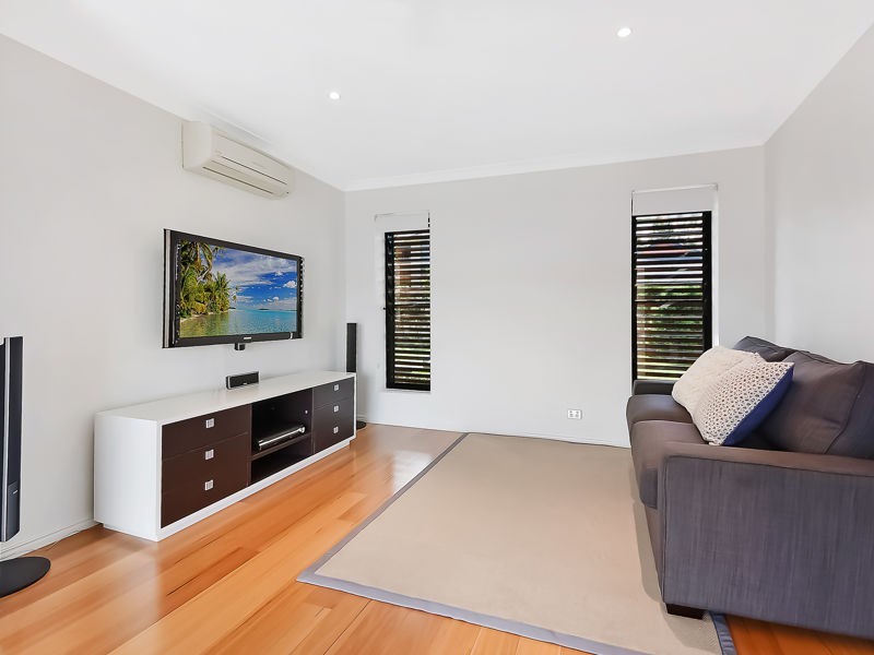 7 Diorama Court, Eatons Hill QLD 4037