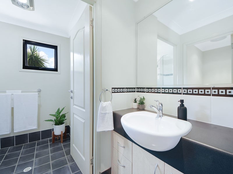 7 Diorama Court, Eatons Hill QLD 4037