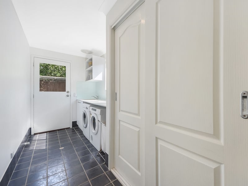 7 Diorama Court, Eatons Hill QLD 4037