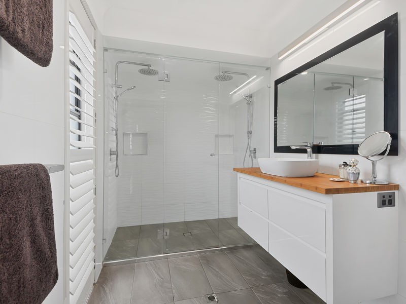 27 Brigadoon Crescent, Eatons Hill QLD 4037