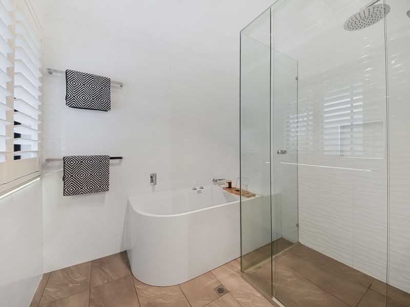 27 Brigadoon Crescent, Eatons Hill QLD 4037