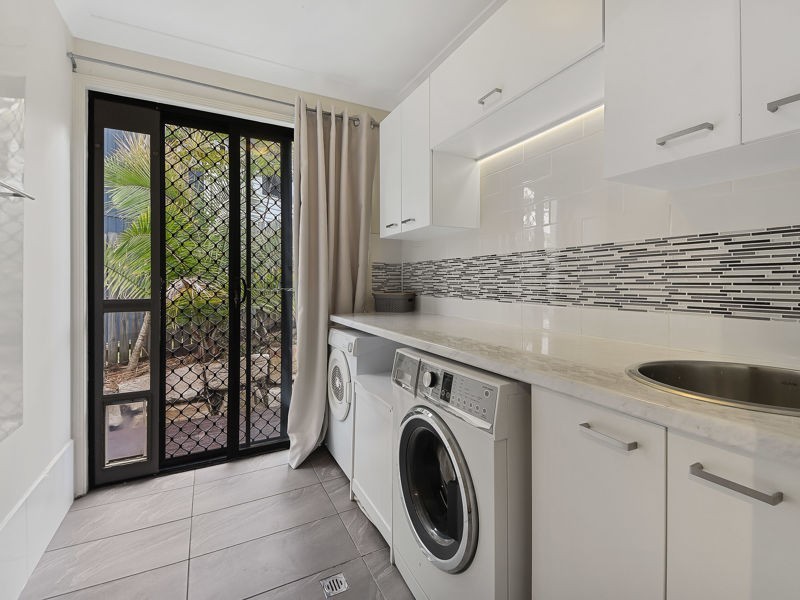 27 Brigadoon Crescent, Eatons Hill QLD 4037