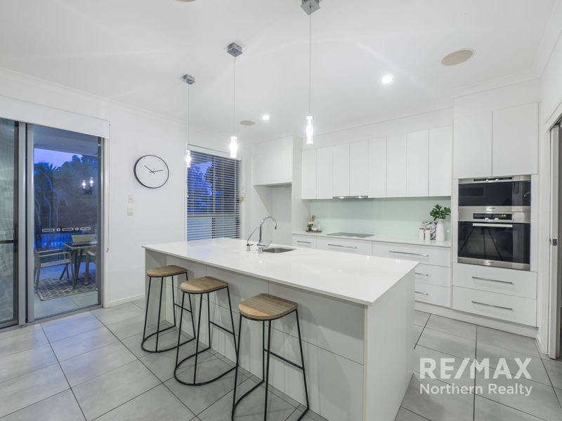 10 Bend Court, Eatons Hill QLD 4037