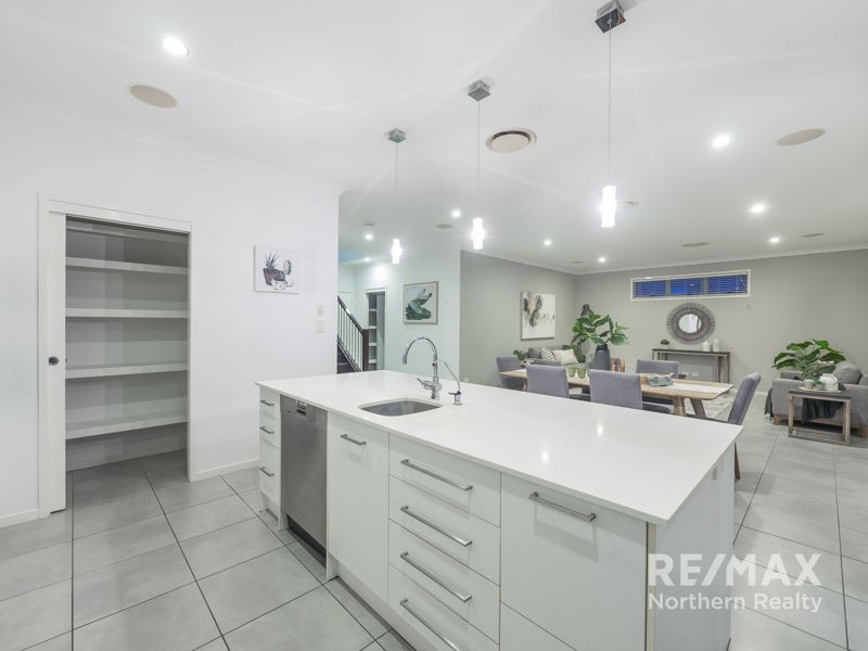 10 Bend Court, Eatons Hill QLD 4037