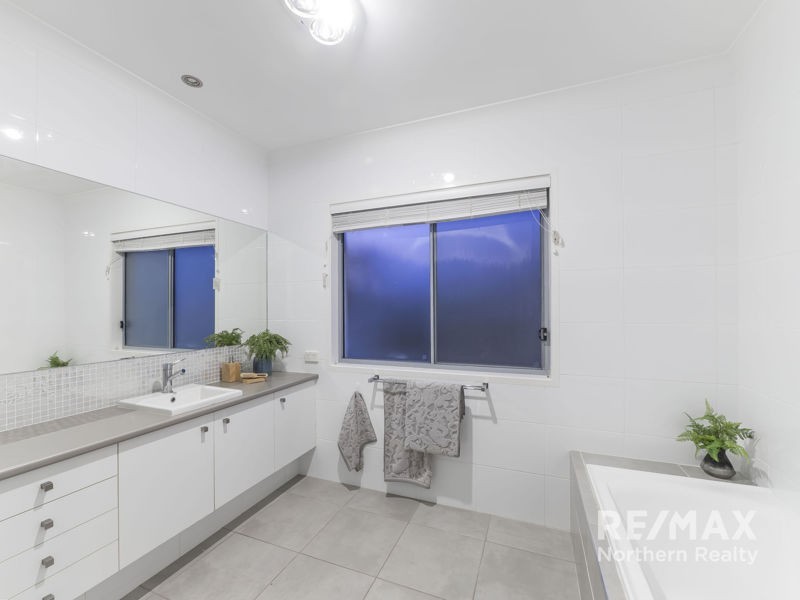 10 Bend Court, Eatons Hill QLD 4037