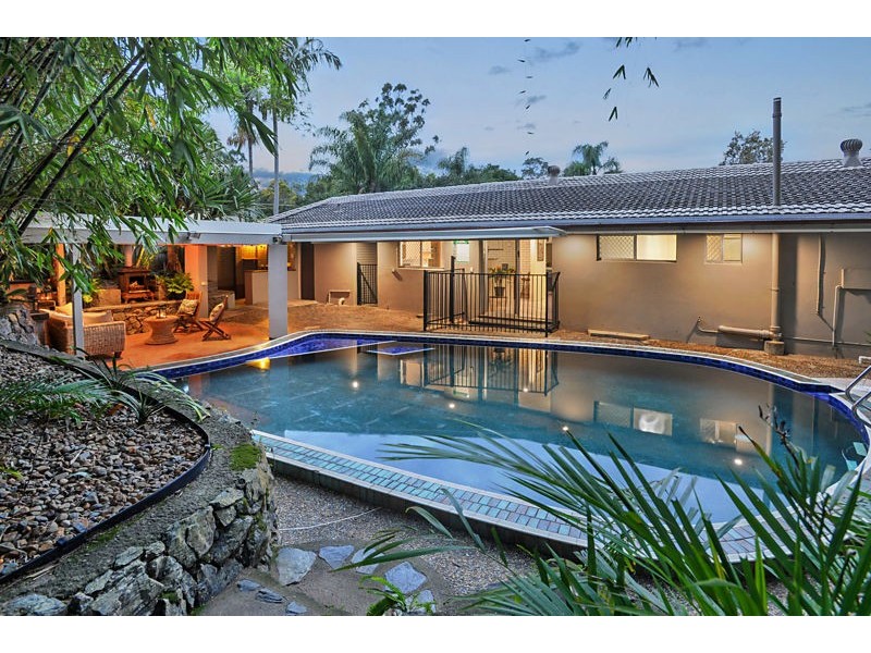 4 Caladenia Court, Everton Hills QLD 4053