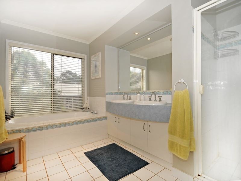 35 Snow Wood Drive, Eatons Hill QLD 4037