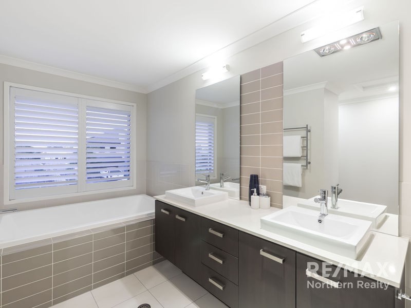 32 Swan Parade, Warner QLD 4500