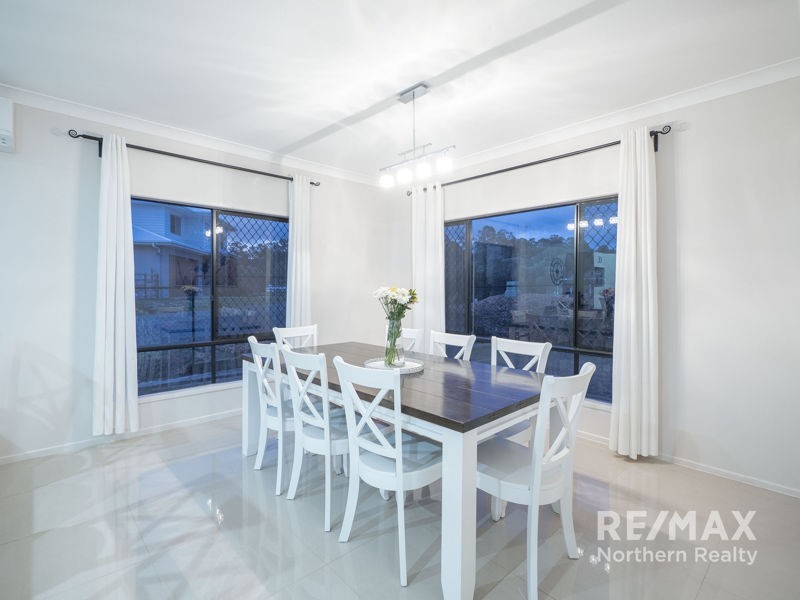 22 Hacker Rd, Cashmere QLD 4500
