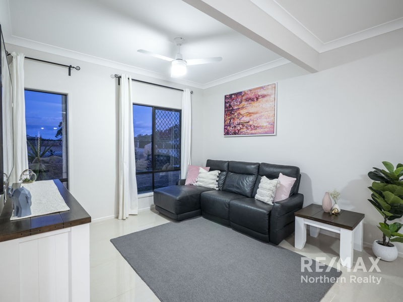 22 Hacker Rd, Cashmere QLD 4500