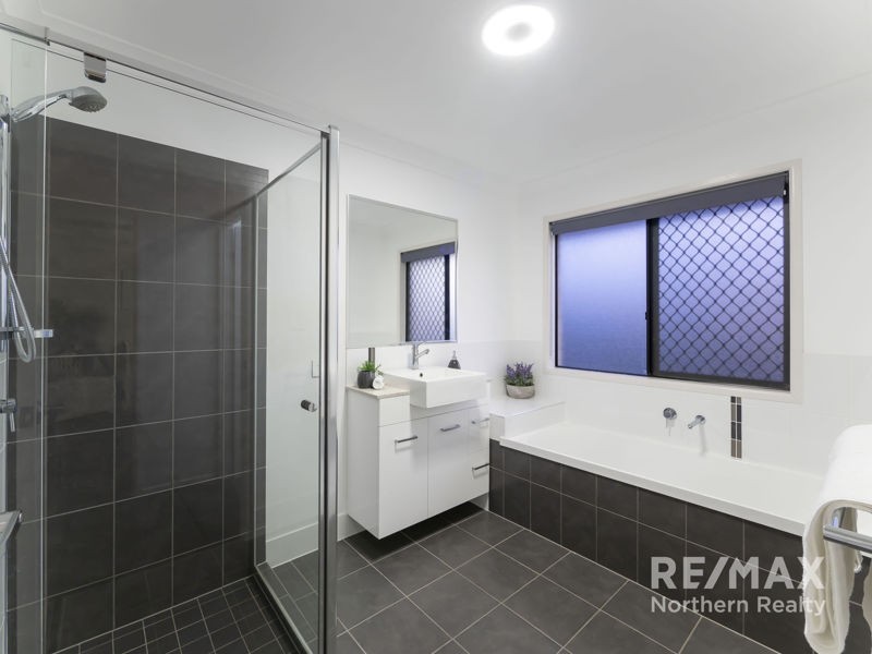 22 Hacker Rd, Cashmere QLD 4500