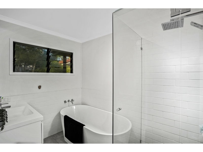 2 Pirra Crescent, Ferny Hills QLD 4055