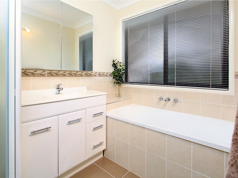 17 James Cash Court, Albany Creek QLD 4035