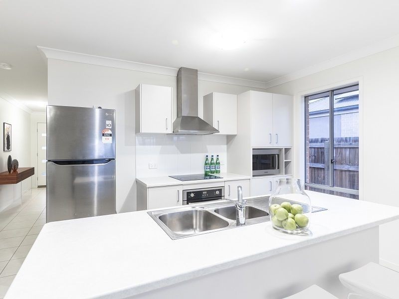 30 Mackellar Way (Pioneer Way), Walloon QLD 4306