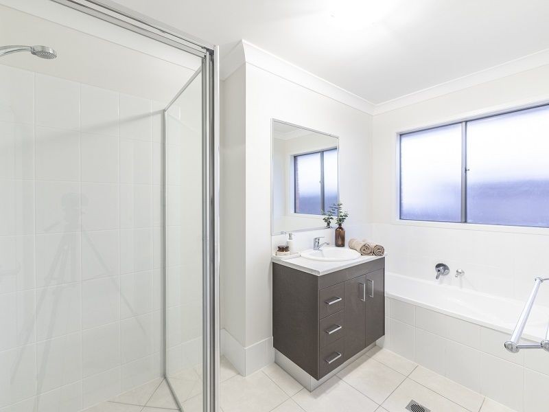 30 Mackellar Way (Pioneer Way), Walloon QLD 4306