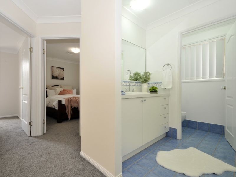 60 Snow Wood Drive, Eatons Hill QLD 4037