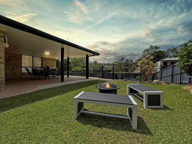 1 Granada Drive, Eatons Hill QLD 4037