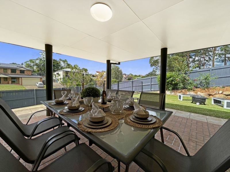 1 Granada Drive, Eatons Hill QLD 4037