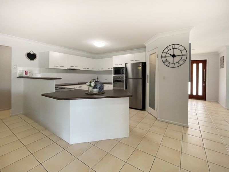 1 Granada Drive, Eatons Hill QLD 4037