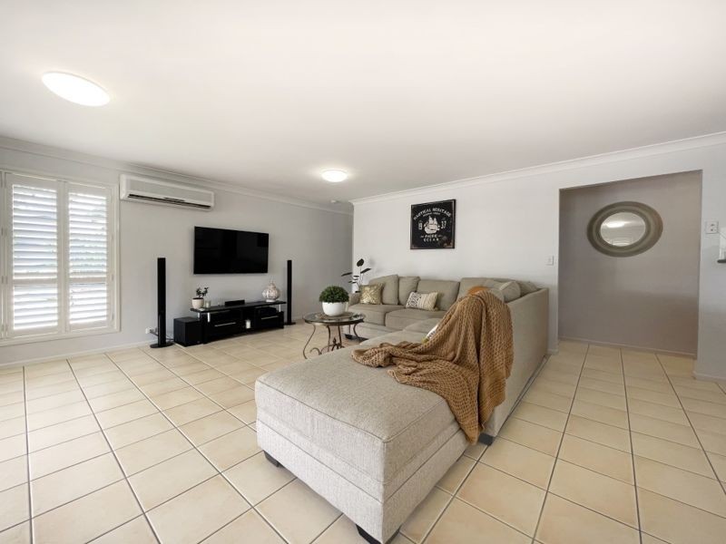 1 Granada Drive, Eatons Hill QLD 4037