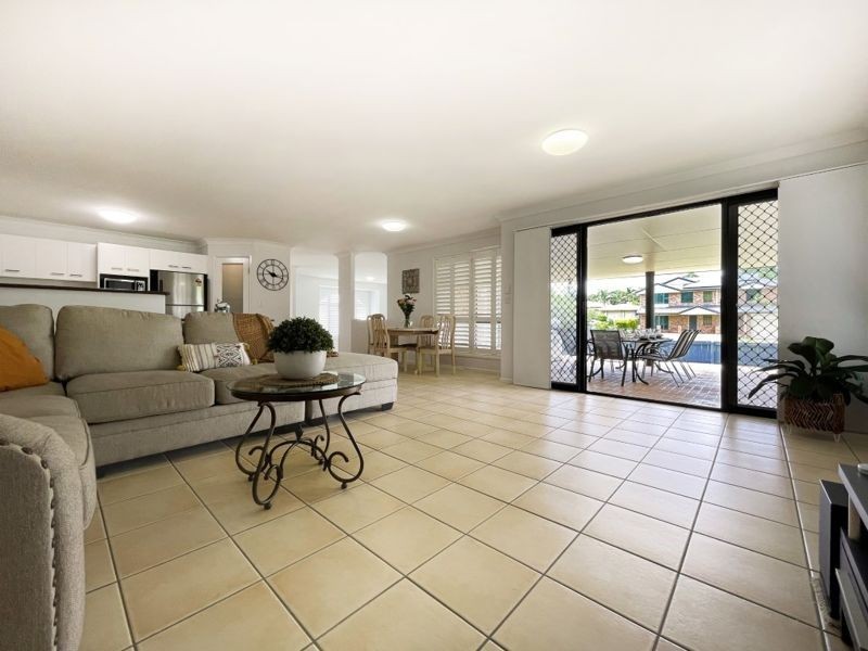 1 Granada Drive, Eatons Hill QLD 4037