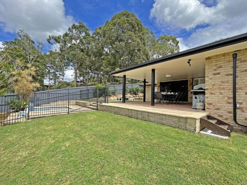 1 Granada Drive, Eatons Hill QLD 4037