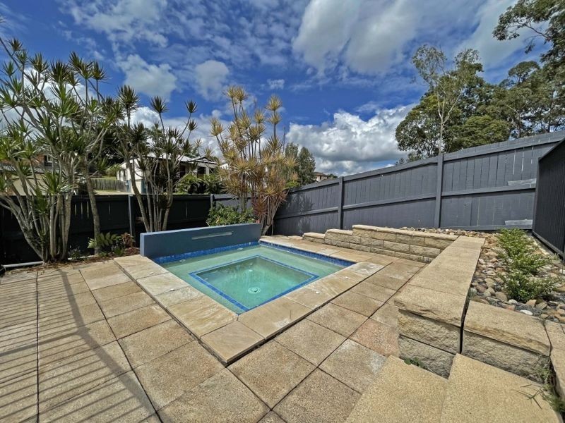 1 Granada Drive, Eatons Hill QLD 4037