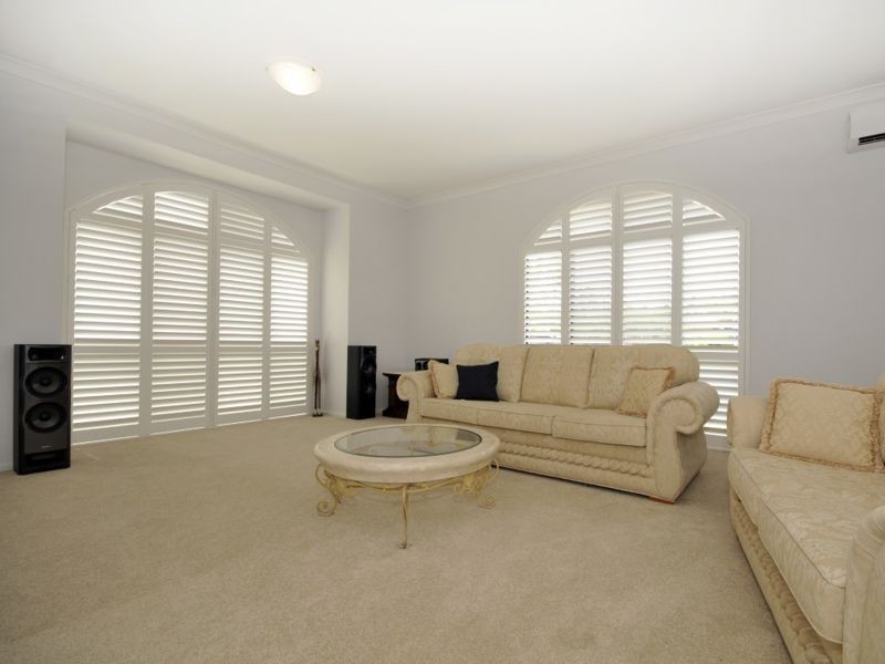 1 Granada Drive, Eatons Hill QLD 4037