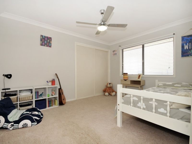 1 Granada Drive, Eatons Hill QLD 4037