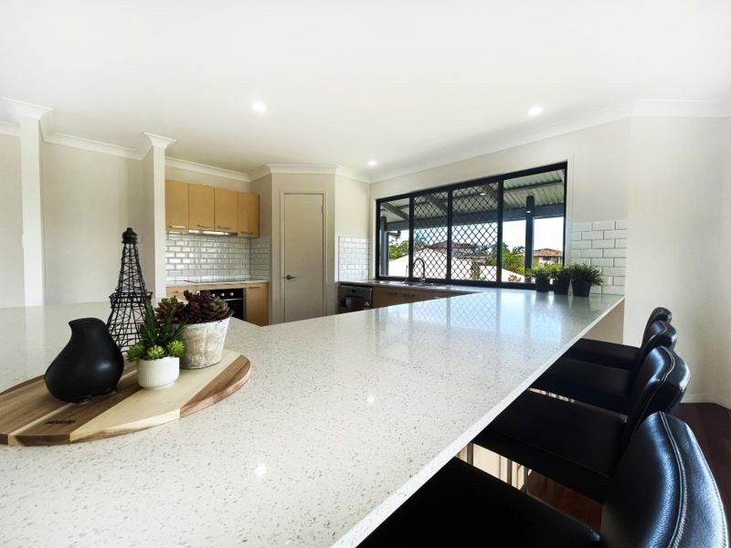 4 Windrush Close, Eatons Hill QLD 4037