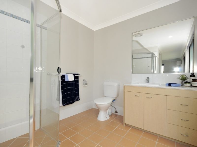 4 Windrush Close, Eatons Hill QLD 4037