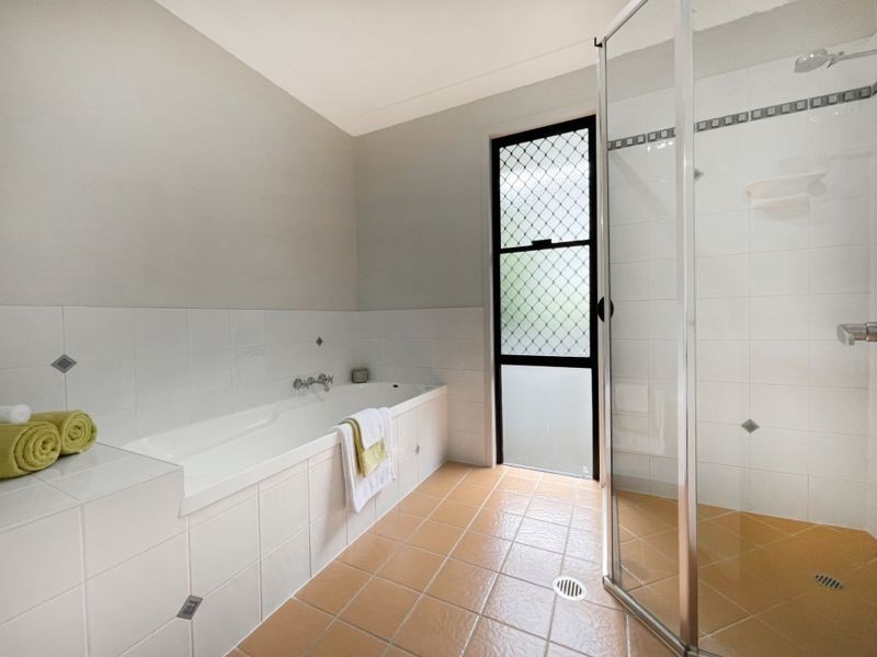 4 Windrush Close, Eatons Hill QLD 4037