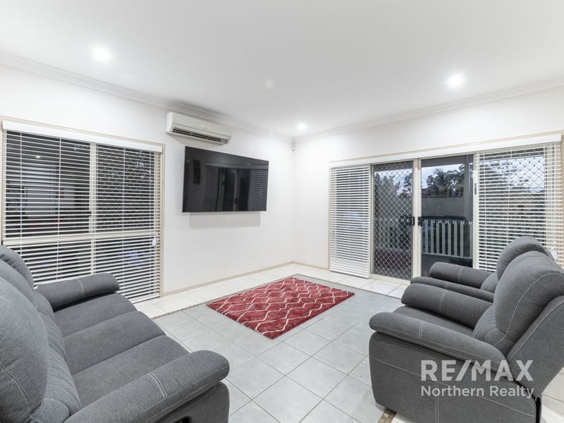 156 Bangalow st, Bridgeman Downs QLD 4035