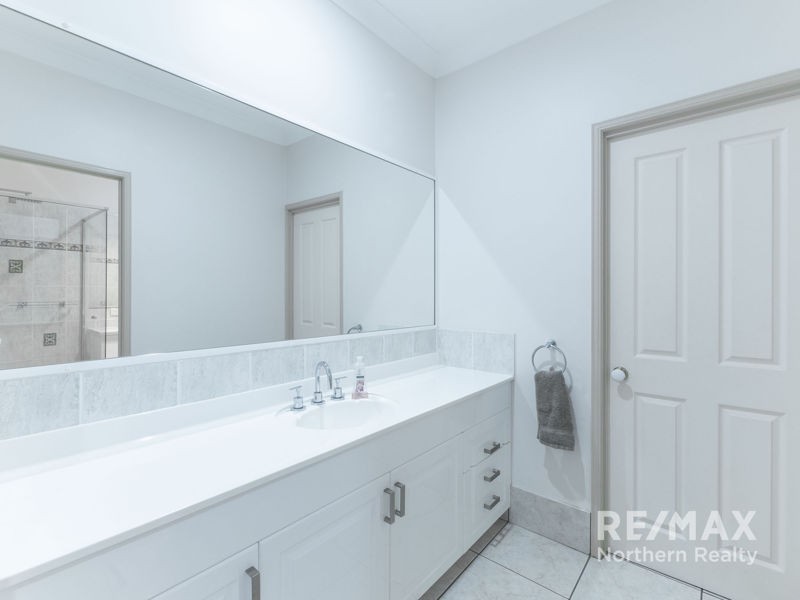 156 Bangalow st, Bridgeman Downs QLD 4035