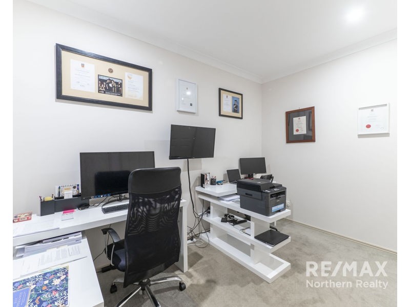 156 Bangalow st, Bridgeman Downs QLD 4035