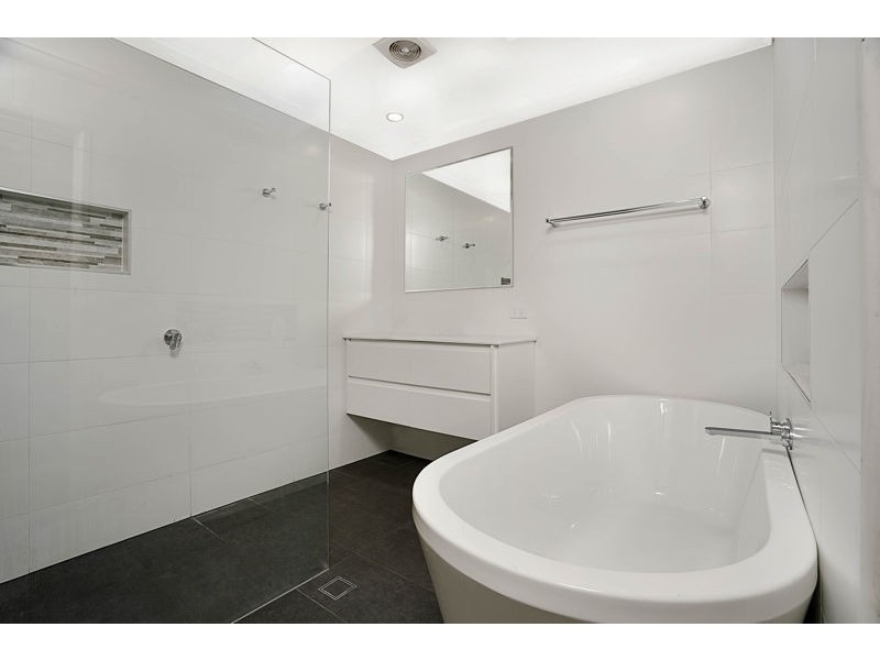 2 Larch Street, Ferny Grove QLD 4055