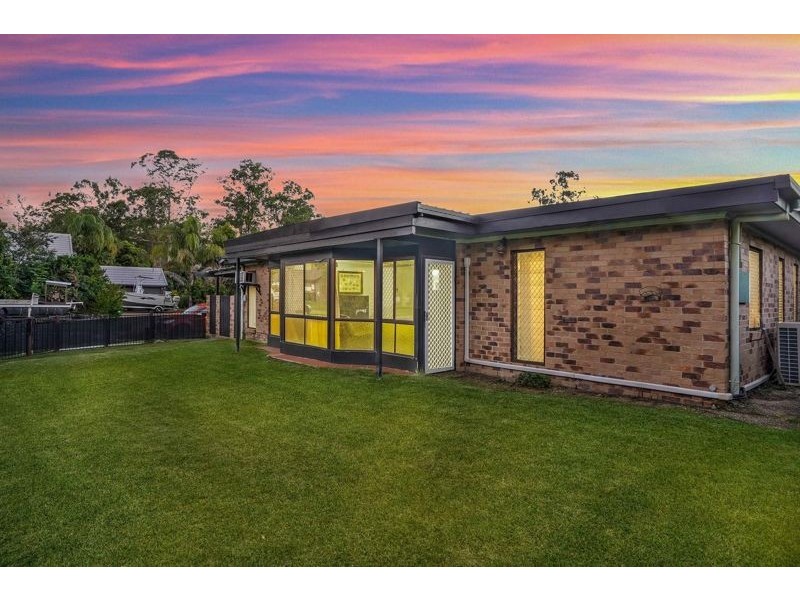 2 Larch Street, Ferny Grove QLD 4055
