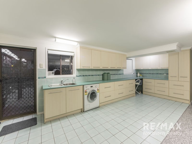 3 Strathford Ave, Albany Creek QLD 4035