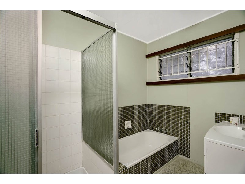 4 Pirra Crescent, Ferny Hills QLD 4055