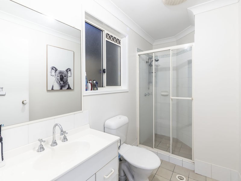 33 Morgan Road, Albany Creek QLD 4035