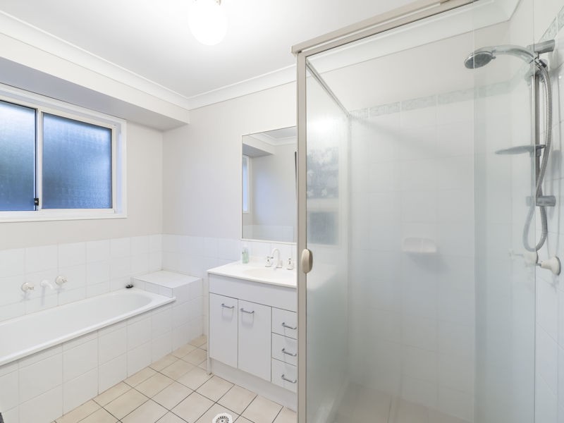 33 Morgan Road, Albany Creek QLD 4035